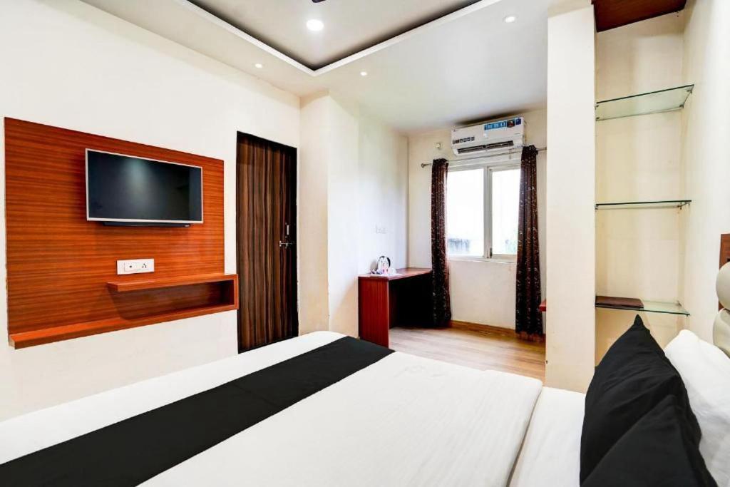 Hotel S V Grand فاراناسي المظهر الخارجي الصورة