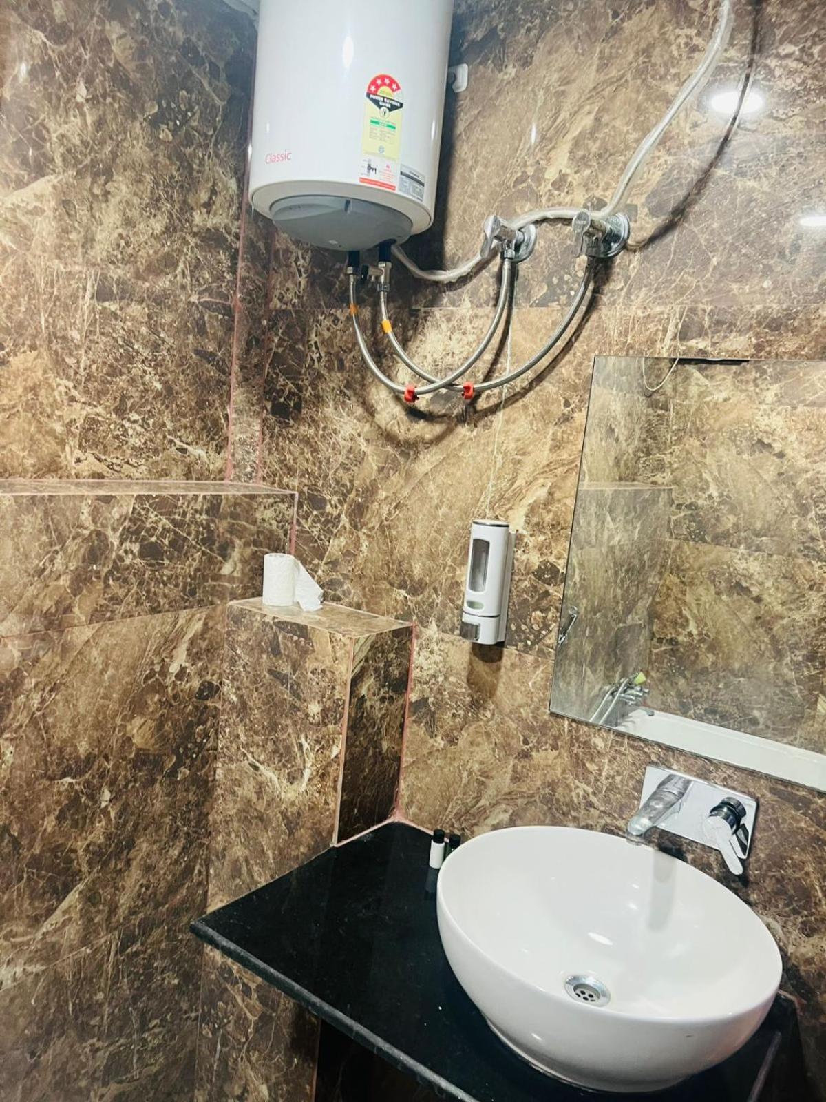 Hotel S V Grand فاراناسي المظهر الخارجي الصورة
