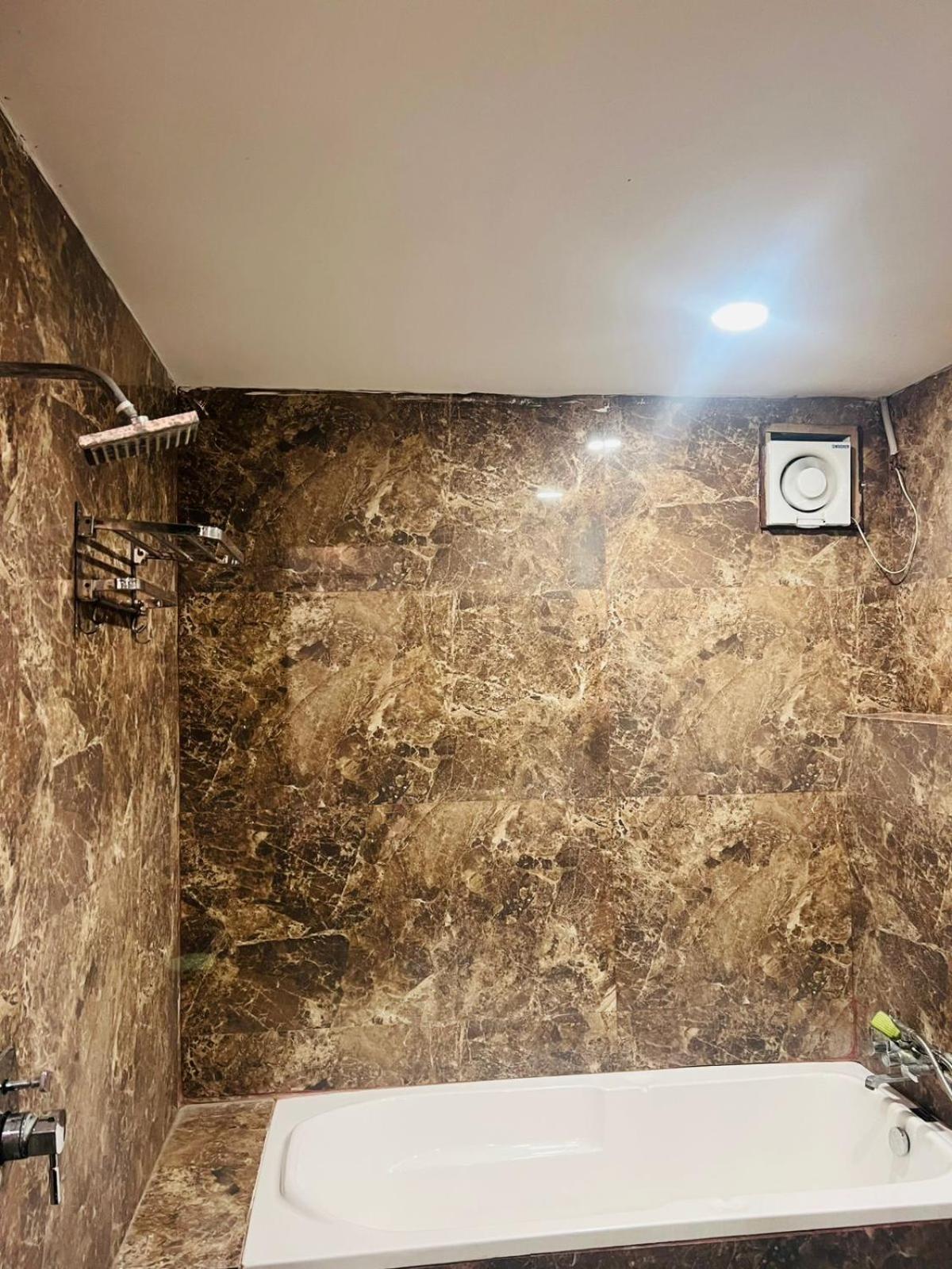 Hotel S V Grand فاراناسي المظهر الخارجي الصورة